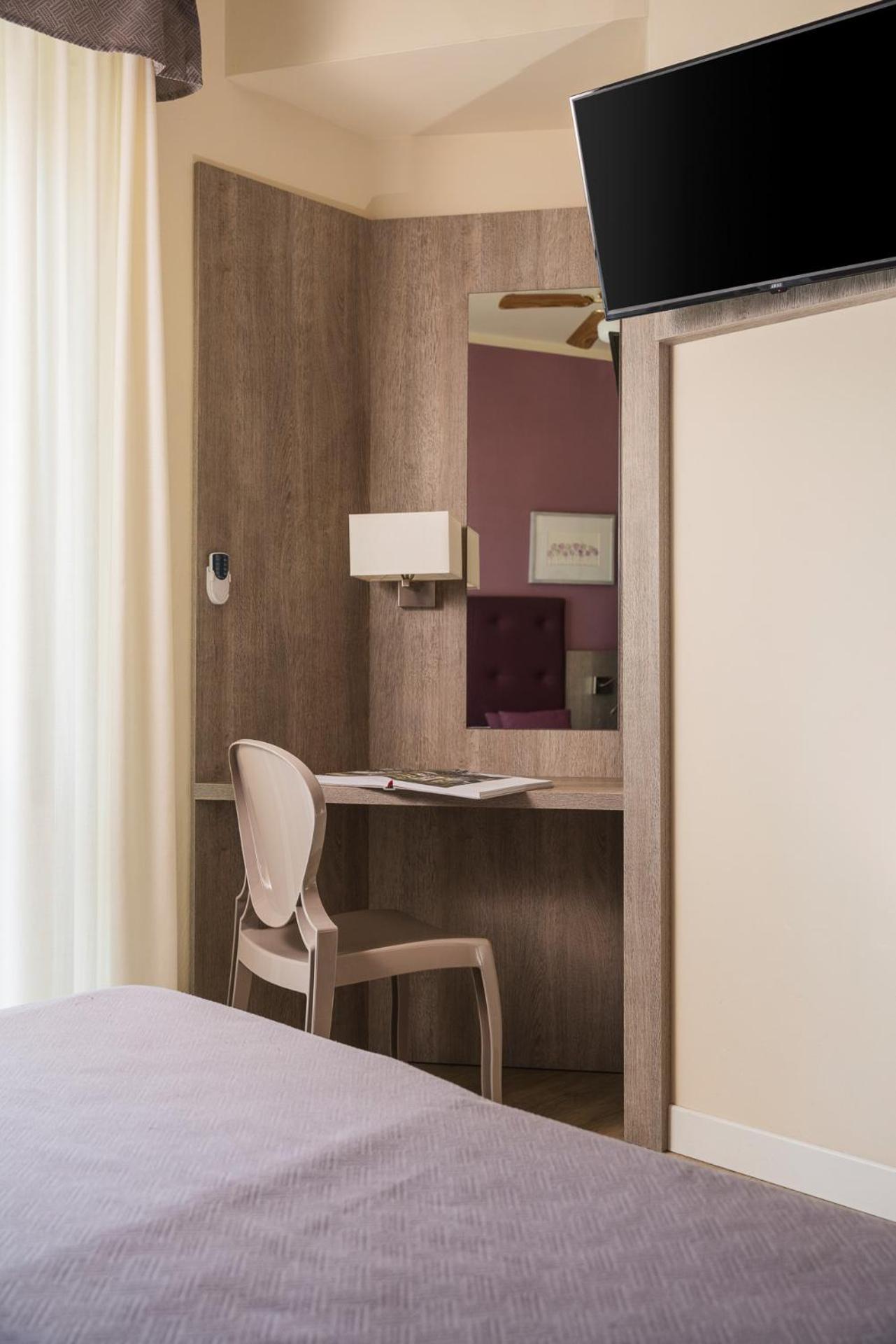 Hotel Azzurra Marina di Pietrasanta Bagian luar foto