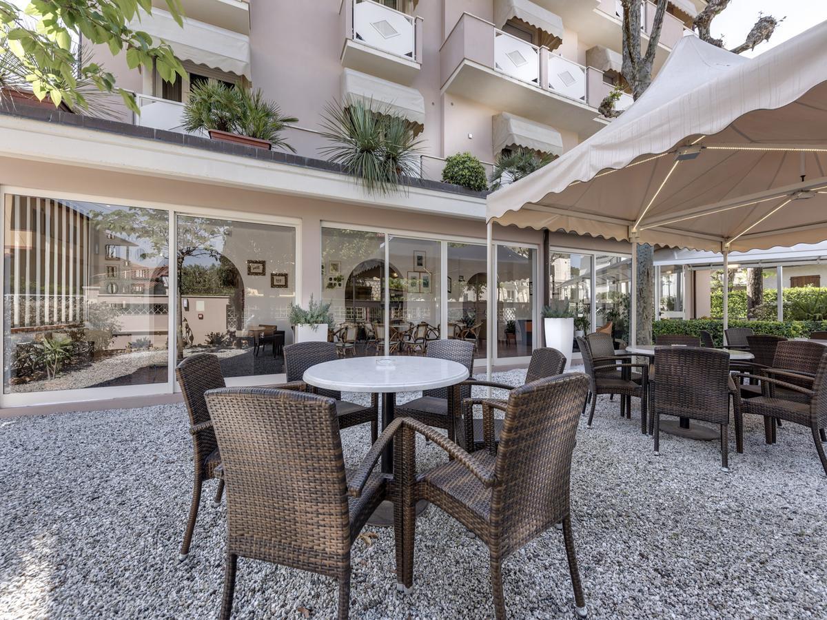 Hotel Azzurra Marina di Pietrasanta Bagian luar foto