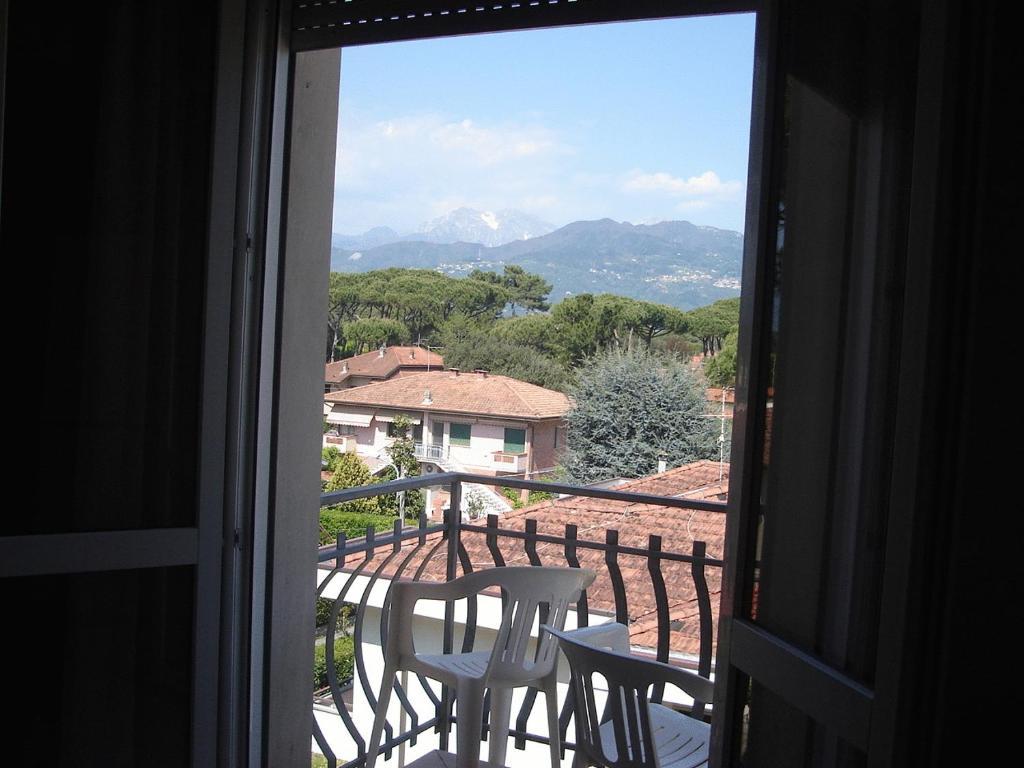 Hotel Azzurra Marina di Pietrasanta Bagian luar foto